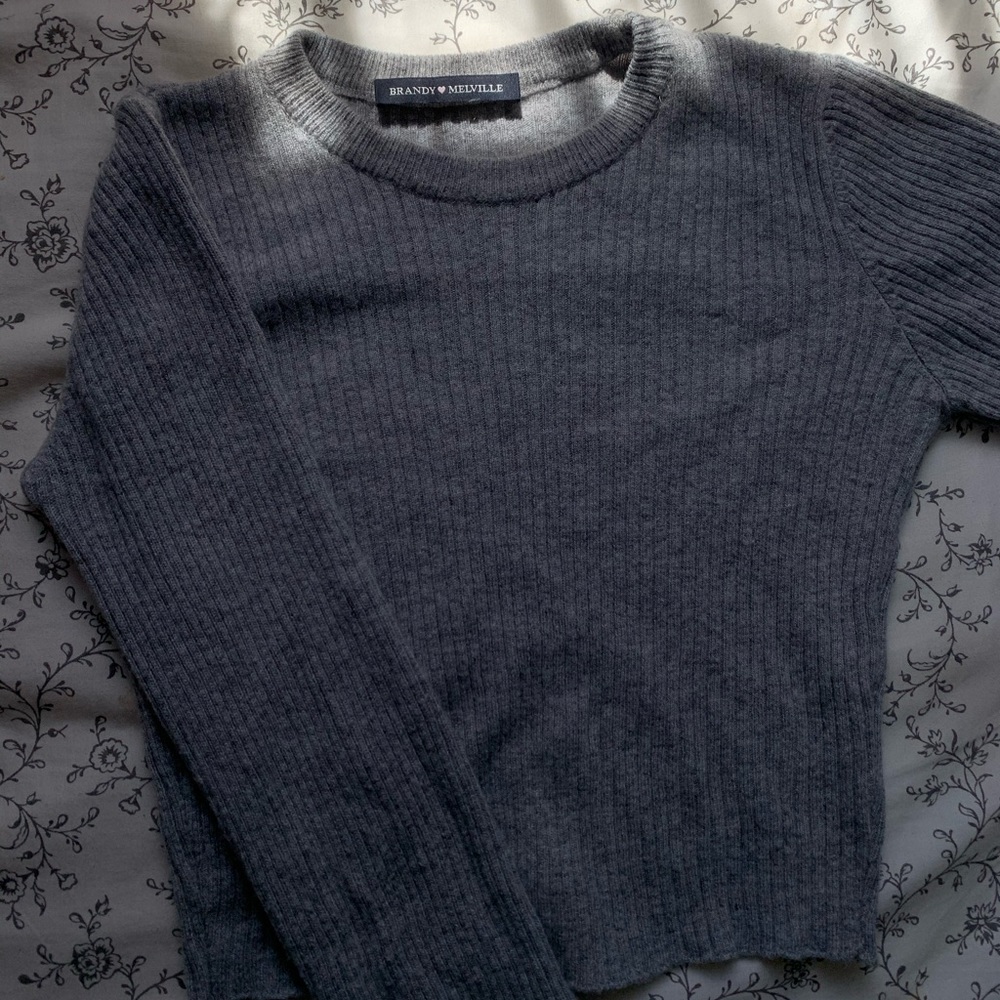Brandy melville pullover shirt/sweater